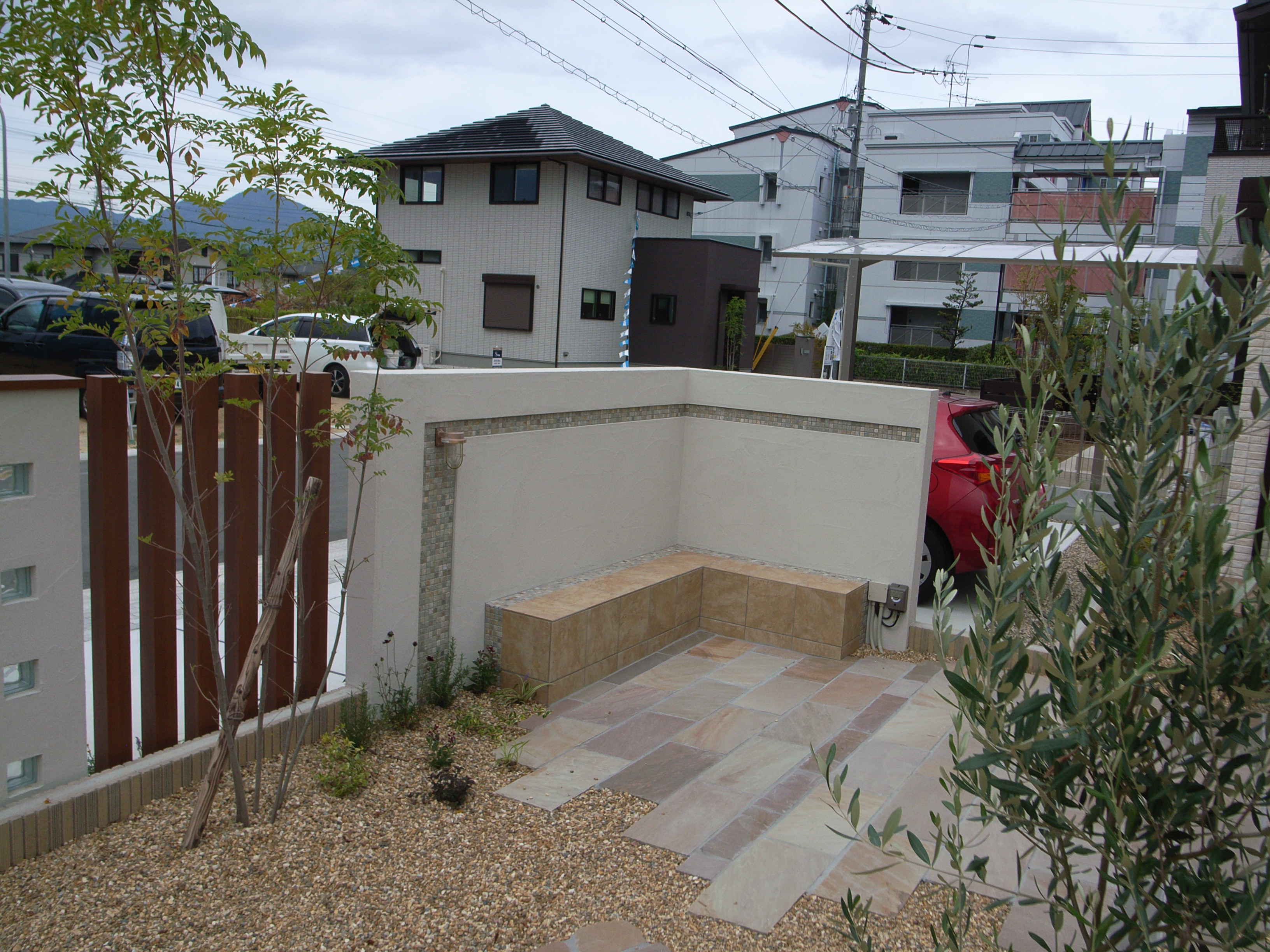 香芝市、道路からの目隠しの機能を持たせた外壁です。 香芝市、道路からの目隠しの機能を持たせた外壁です。
