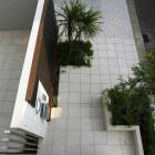 シンプル構成と素材感